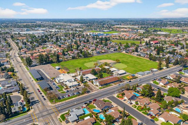 2216 Ellery Avenue, Clovis, CA 93611