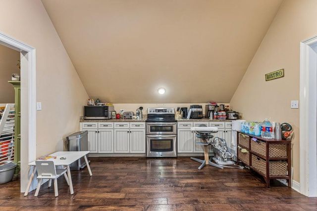 10111 Signal Hill RD, Austin, TX 78737