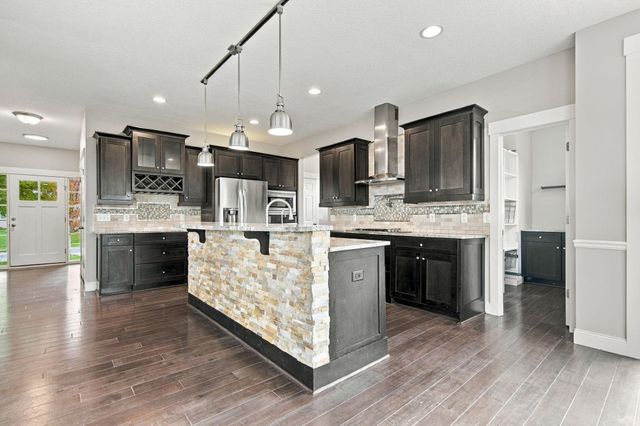 19317 Hilldale Avenue, Lakeville, MN 55044