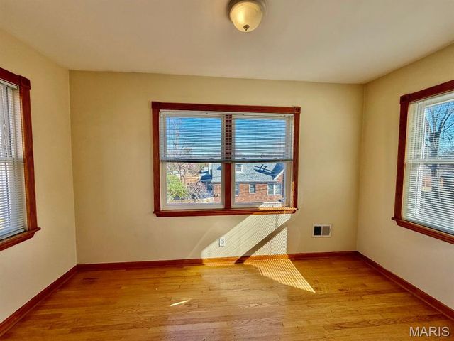 5477 Loughborough Avenue, St Louis, MO 63109