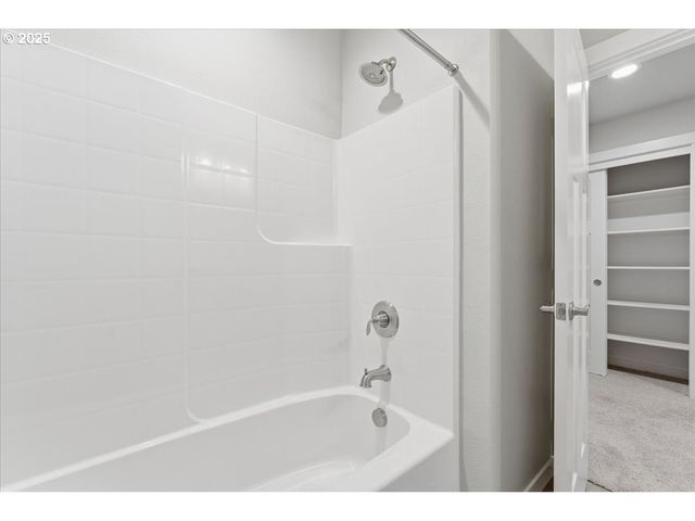 8565 Sw 176TH Ave, Beaverton, OR 97007