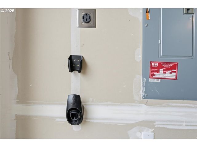 8565 Sw 176TH Ave, Beaverton, OR 97007