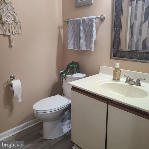 3 STODDARD DR, Newark, DE 19702
