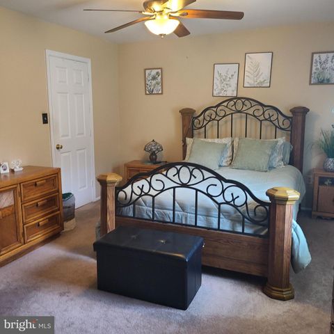 3 STODDARD DR, Newark, DE 19702