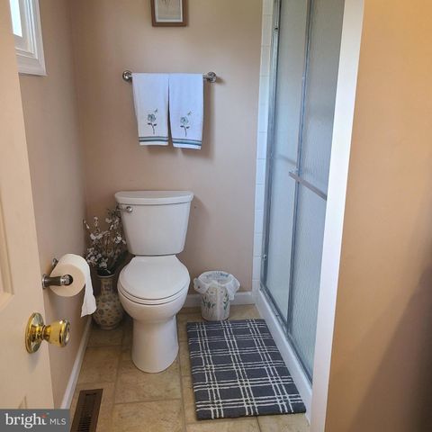 3 STODDARD DR, Newark, DE 19702