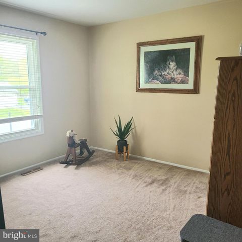 3 STODDARD DR, Newark, DE 19702