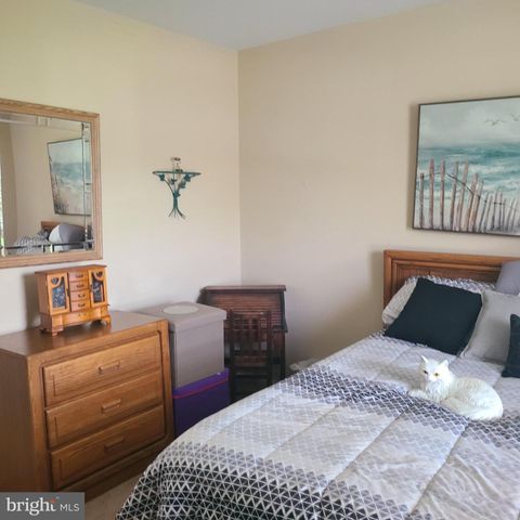 3 STODDARD DR, Newark, DE 19702