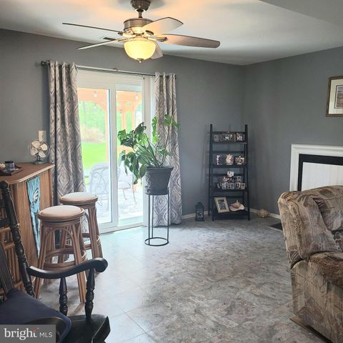 3 STODDARD DR, Newark, DE 19702