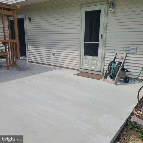 3 STODDARD DR, Newark, DE 19702