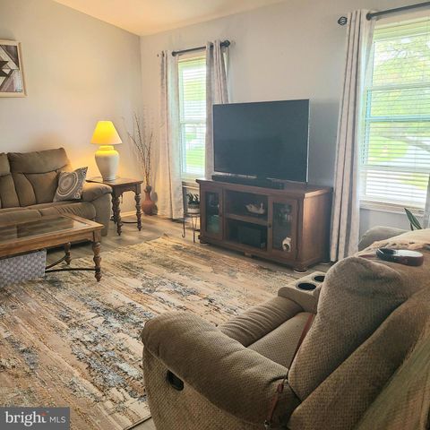 3 STODDARD DR, Newark, DE 19702