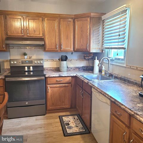 3 STODDARD DR, Newark, DE 19702