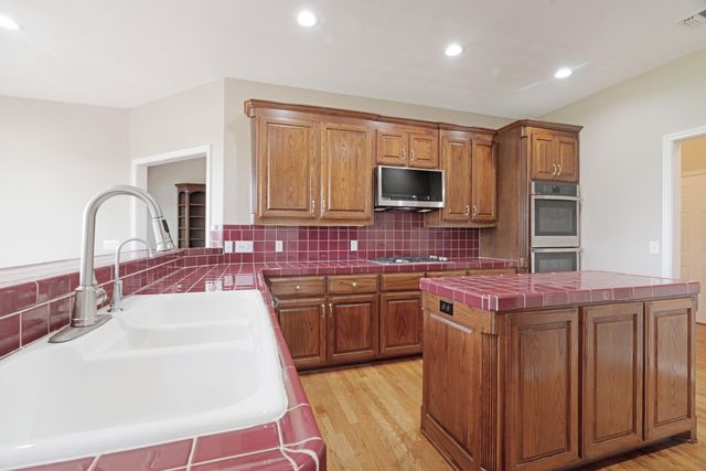 5804 Old Clarksville Road, Reno, TX 75416