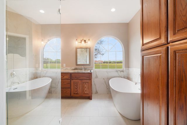 5804 Old Clarksville Road, Reno, TX 75416