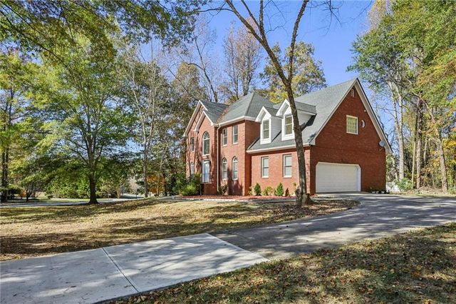 100 Julia Court, Fayetteville, GA 30214