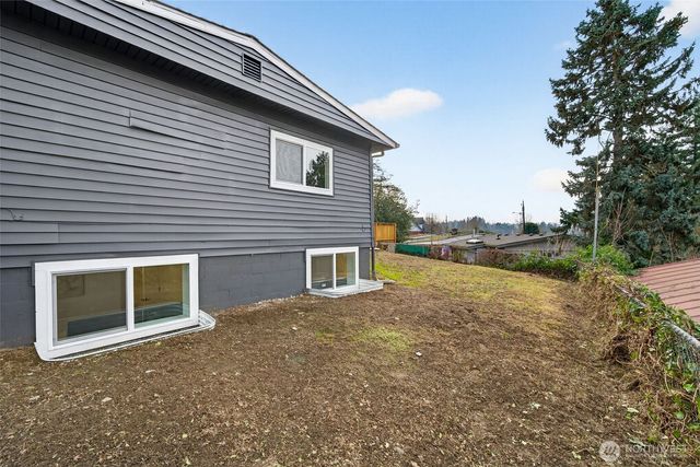 2311 NE 6th Place, Renton, WA 98056