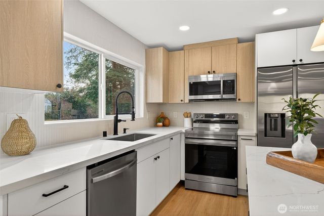 2311 NE 6th Place, Renton, WA 98056