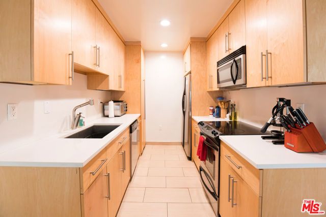 931 N ALFRED Street 206, Los Angeles, CA 90069