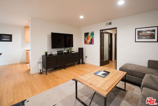 931 N ALFRED Street 206, Los Angeles, CA 90069