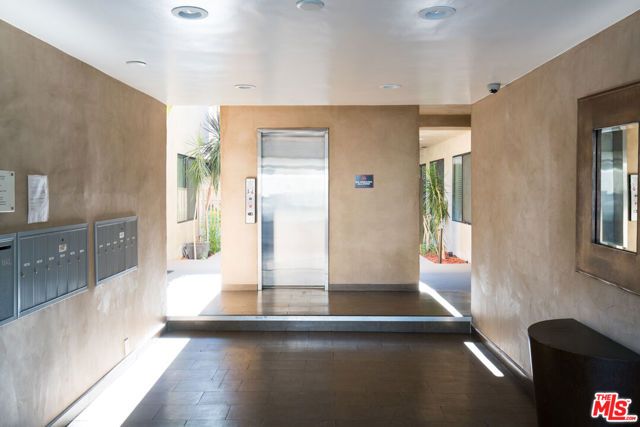931 N ALFRED Street 206, Los Angeles, CA 90069