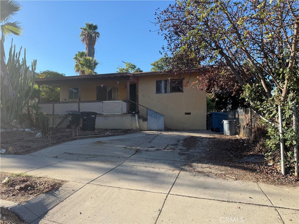 214 E Peck, Lake Elsinore, CA 92530 — exterior