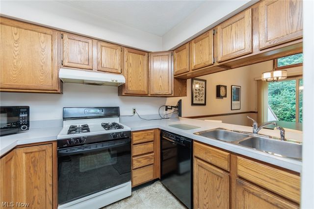 1900 Lillian Road, Stow, OH 44224