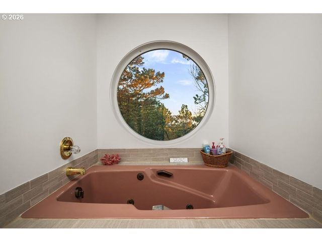 5455 REGENT St, Oceanside, OR 97134