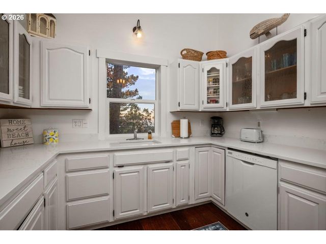 5455 REGENT St, Oceanside, OR 97134