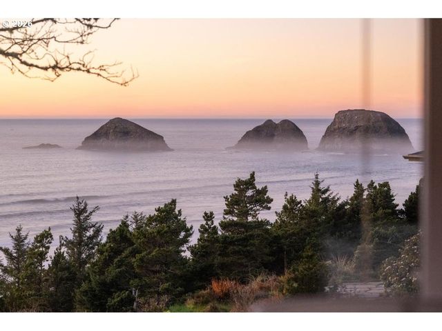 5455 REGENT St, Oceanside, OR 97134