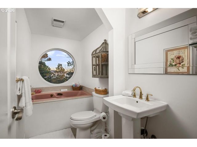 5455 REGENT St, Oceanside, OR 97134