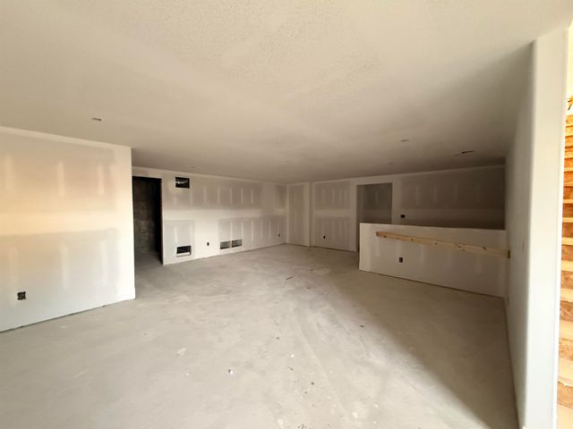 2153 S Chateau Ct, Wichita, KS 67207