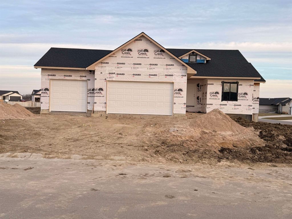 2153 S Chateau Ct, Wichita, KS 67207