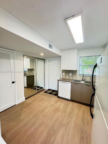 8300 Sunrise Lakes Blvd 212, Sunrise, FL 33322