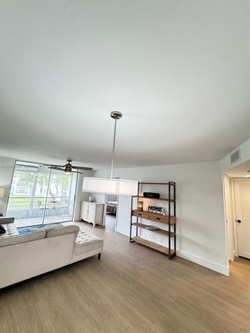 8300 Sunrise Lakes Blvd 212, Sunrise, FL 33322