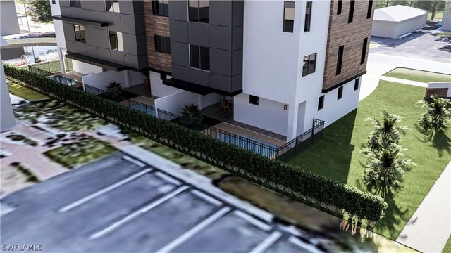 1525 Blue Point AVE, Naples, FL 34102