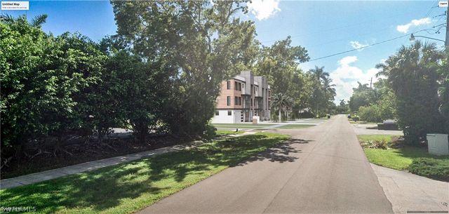 1525 Blue Point AVE, Naples, FL 34102