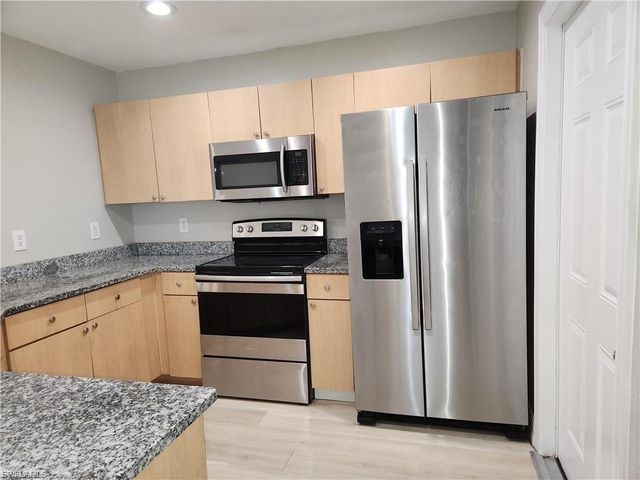 827 NE 23rd TER, Cape Coral, FL 33909
