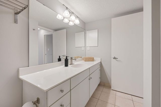 110 1st Avenue NE F704, Minneapolis, MN 55413