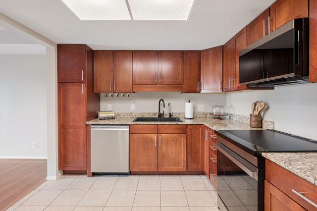 110 1st Avenue NE F704, Minneapolis, MN 55413