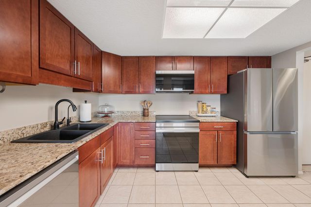 110 1st Avenue NE F704, Minneapolis, MN 55413