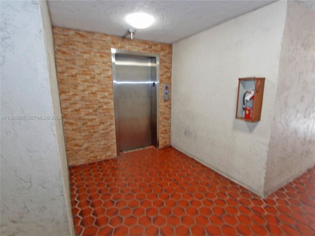 9411 SW 4th St 308, Miami, FL 33174