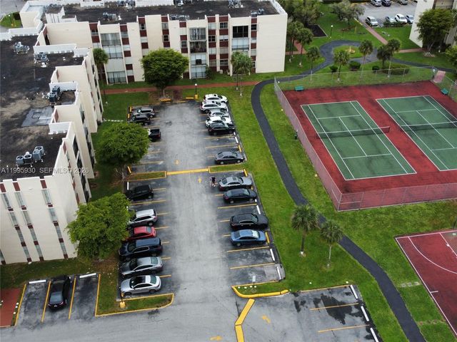 9411 SW 4th St 308, Miami, FL 33174