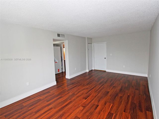 9411 SW 4th St 308, Miami, FL 33174