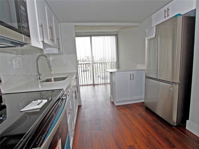 9411 SW 4th St 308, Miami, FL 33174