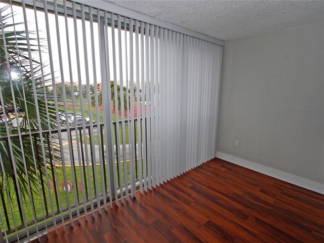 9411 SW 4th St 308, Miami, FL 33174