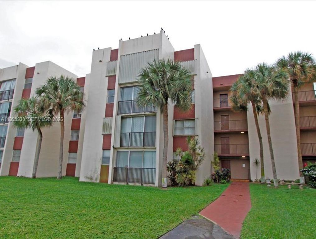 9411 SW 4th St 308, Miami, FL 33174