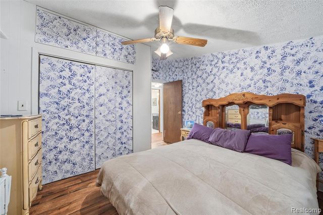 918 Pine Tree Road, Lake Orion, MI 48362