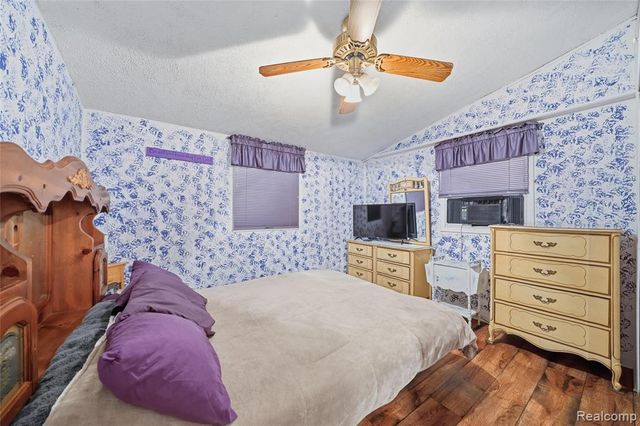 918 Pine Tree Road, Lake Orion, MI 48362