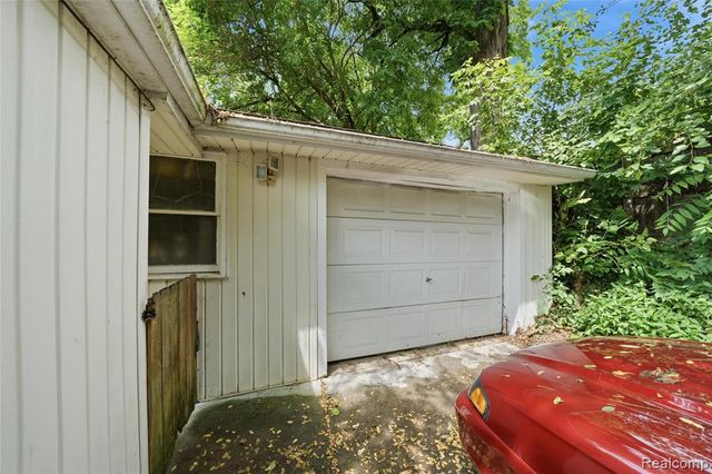 918 Pine Tree Road, Lake Orion, MI 48362