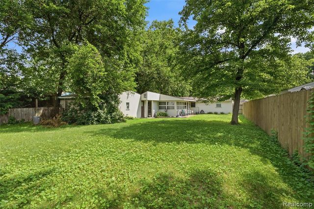 918 Pine Tree Road, Lake Orion, MI 48362