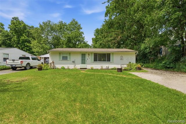 918 Pine Tree Road, Lake Orion, MI 48362